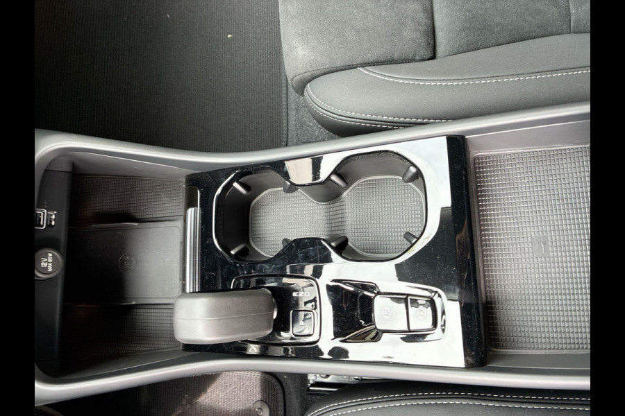 Volvo XC40 1.5 T4 Plug-in hybrid Plus Dark | Nieuwe auto | HK audio | 360° Camera | Trekhaak | Climate Pack | Pilot- Park Assist |