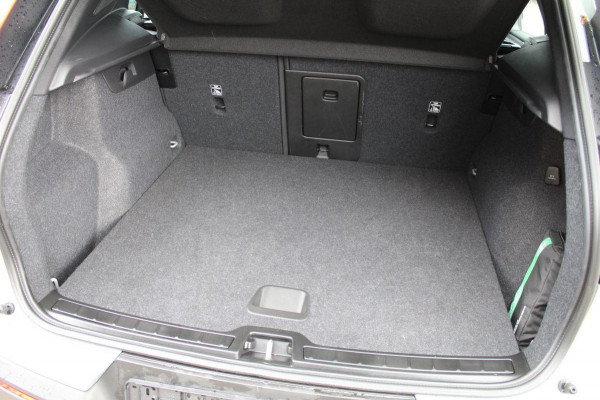 Volvo XC40 1.5 T4 Plug-in hybrid Plus Dark | Nieuwe auto | HK audio | 360° Camera | Trekhaak | Climate Pack | Pilot- Park Assist |