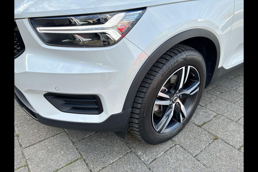 Volvo XC40 2.0 B3 R-Design | SkyRoof | Pilot Assist| Park Assist | 18" Lm-velgen | Two Tone Lak | Apple Carplay / Android Auto Volvo XC40 2.0 B3 R-Design | SkyRoof | Pilot Assist| Park Assist | 18" Lm-velgen | Two Tone Lak | Apple Carplay / Android Auto