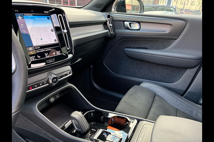 Volvo XC40 2.0 B3 R-Design | SkyRoof | Pilot Assist| Park Assist | 18" Lm-velgen | Two Tone Lak | Apple Carplay / Android Auto Volvo XC40 2.0 B3 R-Design | SkyRoof | Pilot Assist| Park Assist | 18" Lm-velgen | Two Tone Lak | Apple Carplay / Android Auto