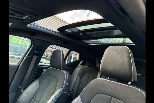 Volvo XC40 2.0 B3 R-Design | SkyRoof | Pilot Assist| Park Assist | 18" Lm-velgen | Two Tone Lak | Apple Carplay / Android Auto Volvo XC40 2.0 B3 R-Design | SkyRoof | Pilot Assist| Park Assist | 18" Lm-velgen | Two Tone Lak | Apple Carplay / Android Auto