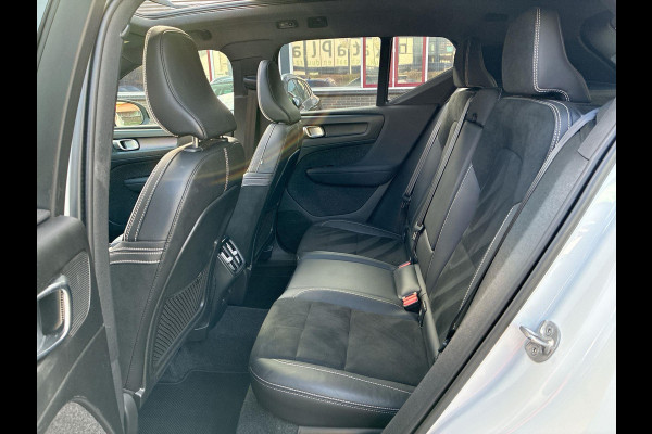 Volvo XC40 2.0 B3 R-Design | SkyRoof | Pilot Assist| Park Assist | 18" Lm-velgen | Two Tone Lak | Apple Carplay / Android Auto Volvo XC40 2.0 B3 R-Design | SkyRoof | Pilot Assist| Park Assist | 18" Lm-velgen | Two Tone Lak | Apple Carplay / Android Auto