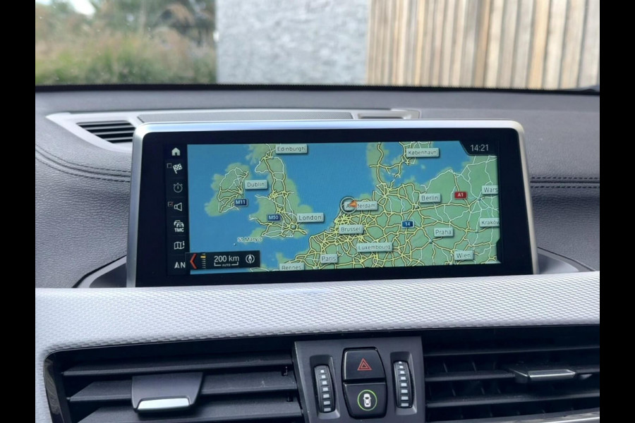 BMW X2 sDrive20i M-sport Automaat | Panoramadak | DAB | LED verlichting | 20 inch | Schakelflippers | Lederen bekleding | Stoelverwarmi BMW X2 sDrive20i M-sport Automaat | Panoramadak | DAB | LED verlichting | 20 inch | Schakelflippers | Lederen bekleding | Stoelverwarmi