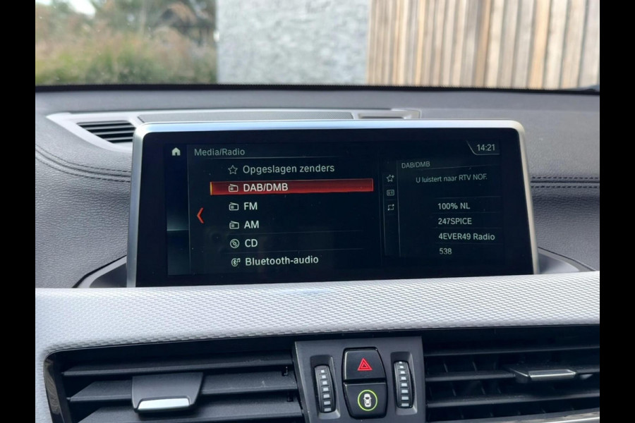 BMW X2 sDrive20i M-sport Automaat | Panoramadak | DAB | LED verlichting | 20 inch | Schakelflippers | Lederen bekleding | Stoelverwarmi BMW X2 sDrive20i M-sport Automaat | Panoramadak | DAB | LED verlichting | 20 inch | Schakelflippers | Lederen bekleding | Stoelverwarmi