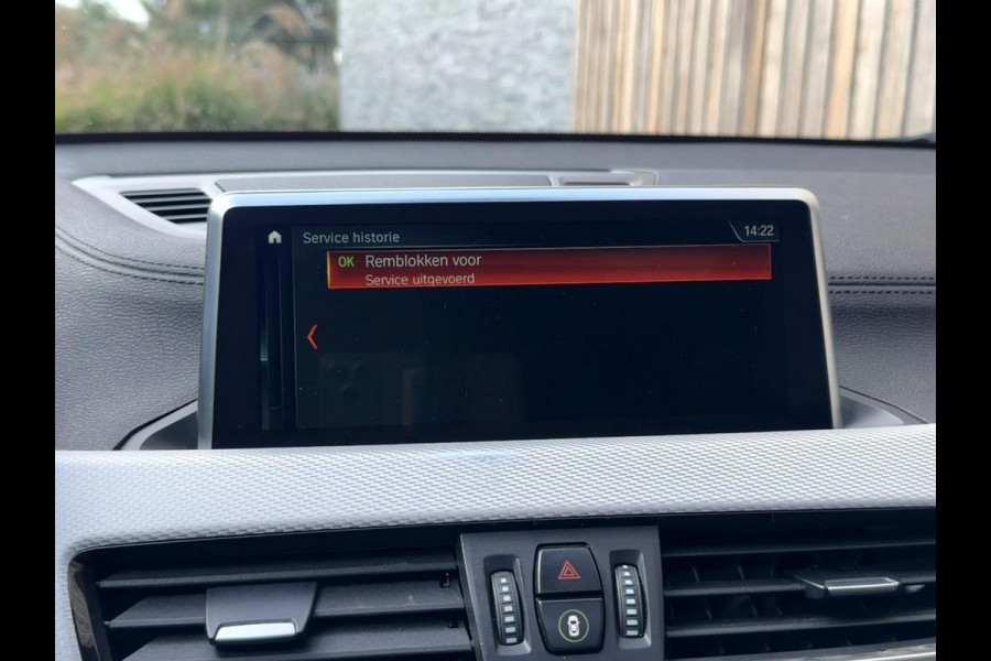 BMW X2 sDrive20i M-sport Automaat | Panoramadak | DAB | LED verlichting | 20 inch | Schakelflippers | Lederen bekleding | Stoelverwarmi BMW X2 sDrive20i M-sport Automaat | Panoramadak | DAB | LED verlichting | 20 inch | Schakelflippers | Lederen bekleding | Stoelverwarmi