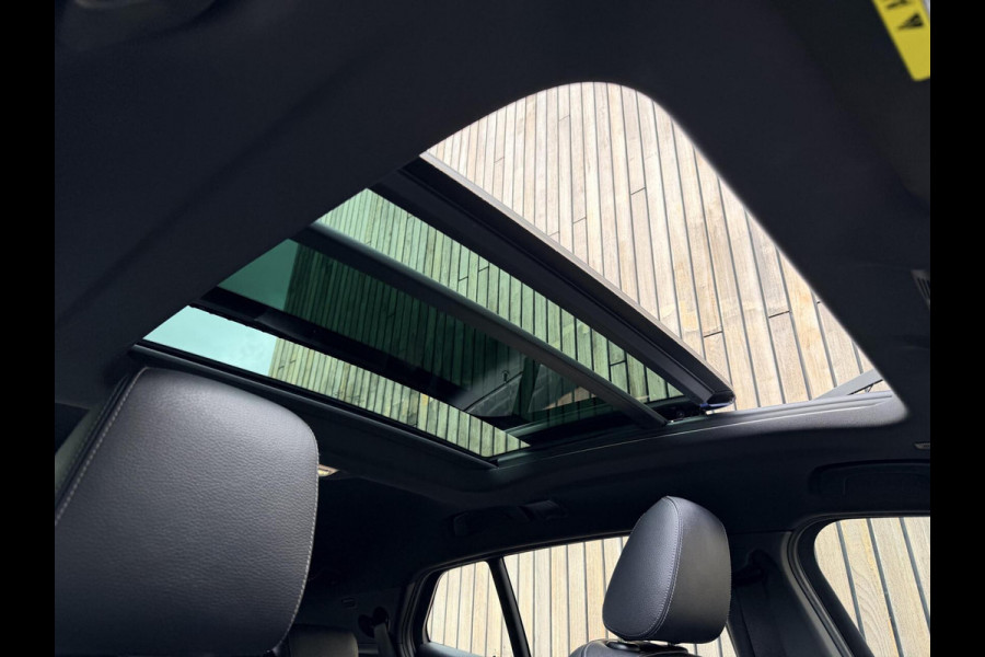 BMW X2 sDrive20i M-sport Automaat | Panoramadak | DAB | LED verlichting | 20 inch | Schakelflippers | Lederen bekleding | Stoelverwarmi BMW X2 sDrive20i M-sport Automaat | Panoramadak | DAB | LED verlichting | 20 inch | Schakelflippers | Lederen bekleding | Stoelverwarmi