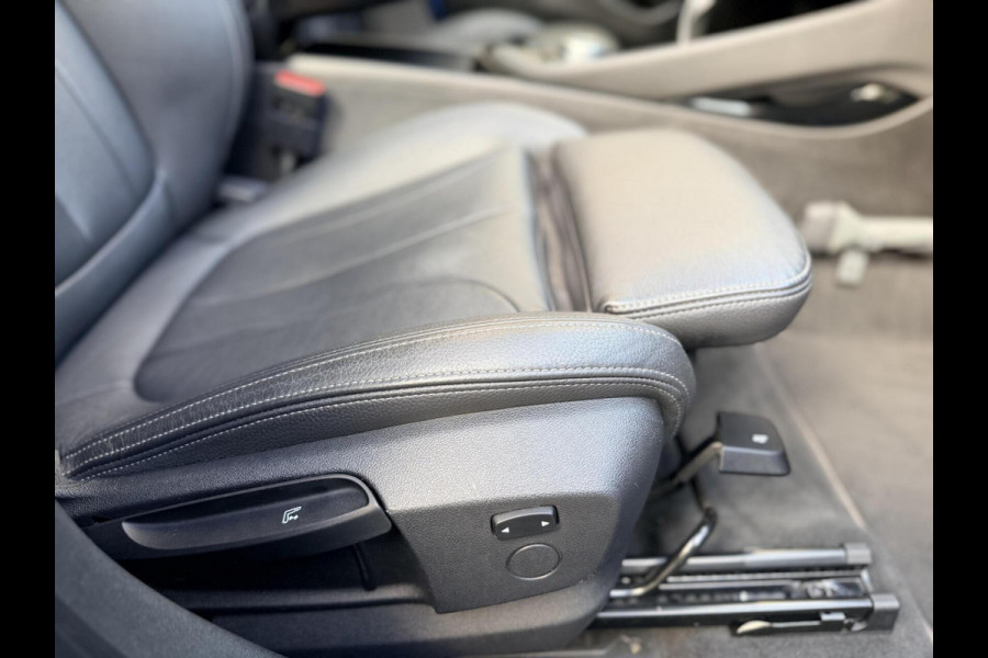 BMW X2 sDrive20i M-sport Automaat | Panoramadak | DAB | LED verlichting | 20 inch | Schakelflippers | Lederen bekleding | Stoelverwarmi BMW X2 sDrive20i M-sport Automaat | Panoramadak | DAB | LED verlichting | 20 inch | Schakelflippers | Lederen bekleding | Stoelverwarmi