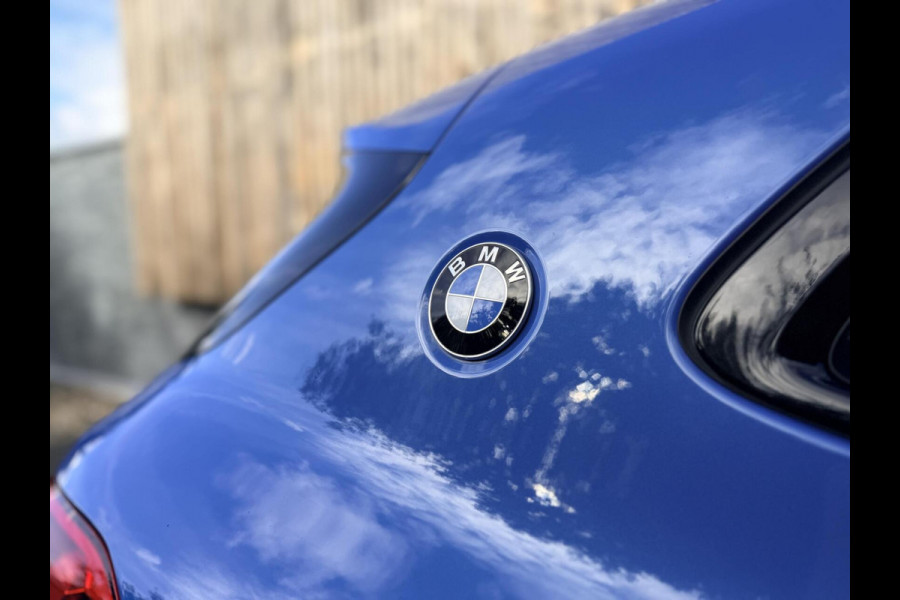 BMW X2 sDrive20i M-sport Automaat | Panoramadak | DAB | LED verlichting | 20 inch | Schakelflippers | Lederen bekleding | Stoelverwarmi BMW X2 sDrive20i M-sport Automaat | Panoramadak | DAB | LED verlichting | 20 inch | Schakelflippers | Lederen bekleding | Stoelverwarmi