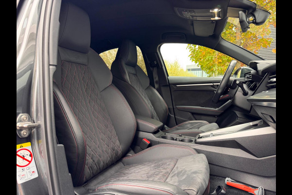 Audi A3 Limousine 35 TFSI S edition AppleCarPlay/Xenon/RS zetels