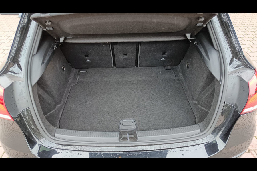 Mercedes-Benz A-Klasse 200 Business Solution Plus Upgrade | Wide Screen | Navi | Stoelverw. | LED/Xenon | Camera |