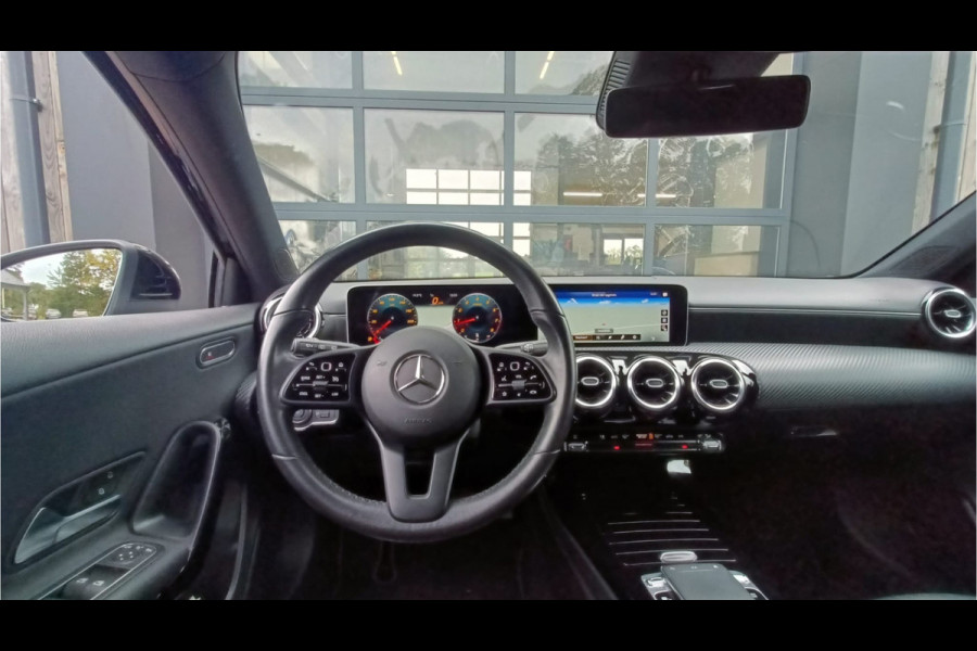 Mercedes-Benz A-Klasse 200 Business Solution Plus Upgrade | Wide Screen | Navi | Stoelverw. | LED/Xenon | Camera |