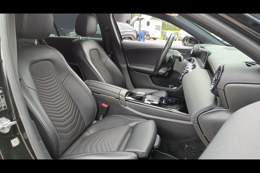 Mercedes-Benz A-Klasse 200 Business Solution Plus Upgrade | Wide Screen | Navi | Stoelverw. | LED/Xenon | Camera |