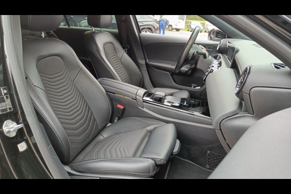 Mercedes-Benz A-Klasse 200 Business Solution Plus Upgrade | Wide Screen | Navi | Stoelverw. | LED/Xenon | Camera |