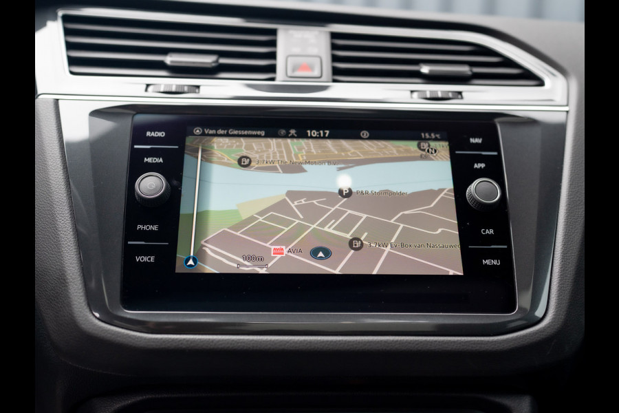 Volkswagen Tiguan 1.5 TSI R-Line Black Style | Panodak | Elk. A-klep | IQ Light | Camera | Prijs Rijklaar!!