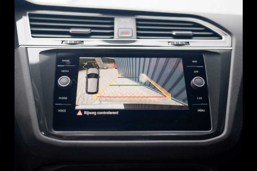 Volkswagen Tiguan 1.5 TSI R-Line Black Style | Panodak | Elk. A-klep | IQ Light | Camera | Prijs Rijklaar!!