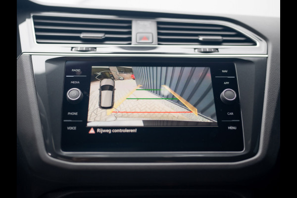 Volkswagen Tiguan 1.5 TSI R-Line Black Style | Panodak | Elk. A-klep | IQ Light | Camera | Prijs Rijklaar!!