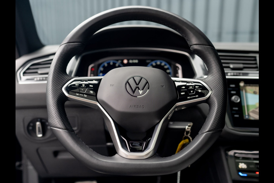 Volkswagen Tiguan 1.5 TSI R-Line Black Style | Panodak | Elk. A-klep | IQ Light | Camera | Prijs Rijklaar!!