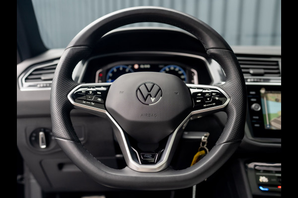 Volkswagen Tiguan 1.5 TSI R-Line Black Style | Panodak | Elk. A-klep | IQ Light | Camera | Prijs Rijklaar!!