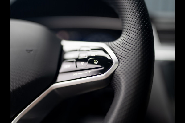 Volkswagen Tiguan 1.5 TSI R-Line Black Style | Panodak | Elk. A-klep | IQ Light | Camera | Prijs Rijklaar!!