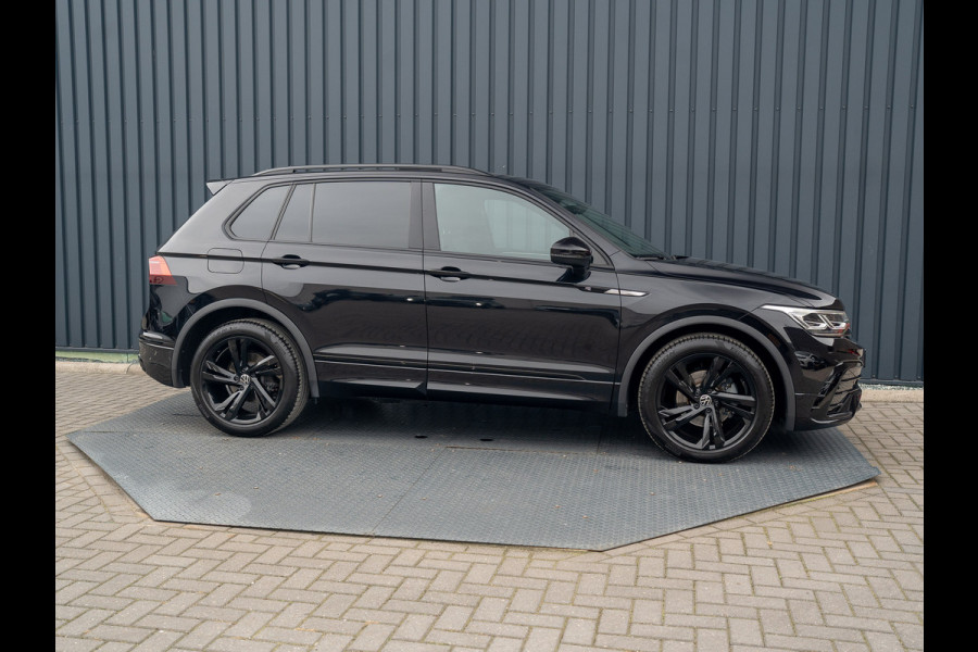 Volkswagen Tiguan 1.5 TSI R-Line Black Style | Panodak | Elk. A-klep | IQ Light | Camera | Prijs Rijklaar!!