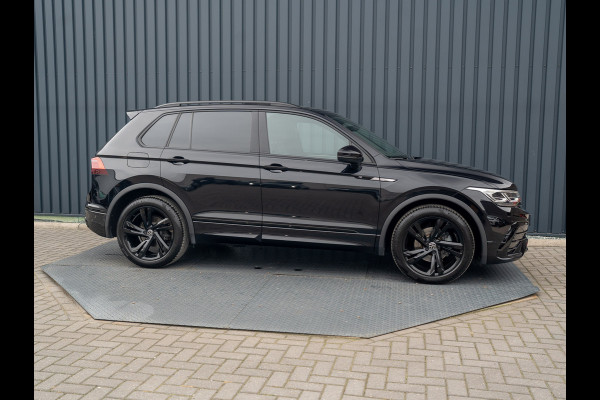 Volkswagen Tiguan 1.5 TSI R-Line Black Style | Panodak | Elk. A-klep | IQ Light | Camera | Prijs Rijklaar!!
