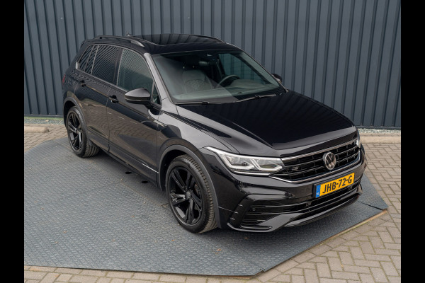 Volkswagen Tiguan 1.5 TSI R-Line Black Style | Panodak | Elk. A-klep | IQ Light | Camera | Prijs Rijklaar!!