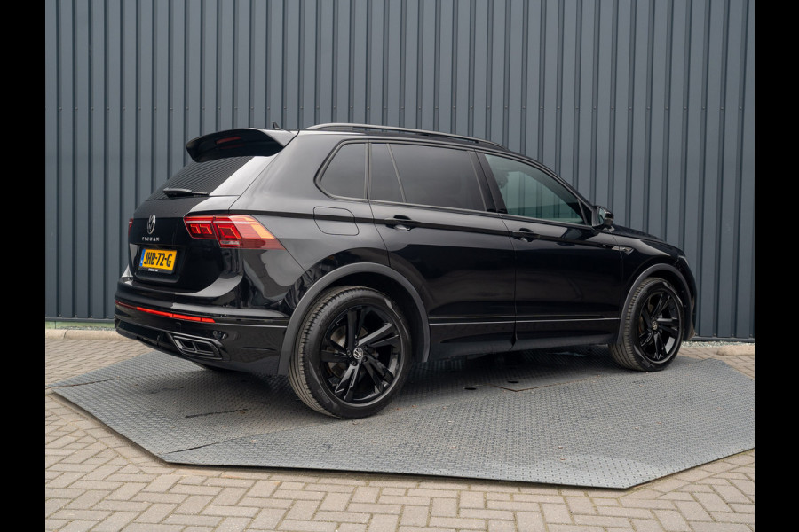 Volkswagen Tiguan 1.5 TSI R-Line Black Style | Panodak | Elk. A-klep | IQ Light | Camera | Prijs Rijklaar!!