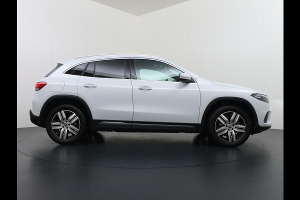 Mercedes-Benz EQA 250 Luxury Line 67 kWh LEDER | AMBILIGHT | CAMERA | PANORAMADAK | RIJKLAARPRIJS INCL. 12MND BOVAG