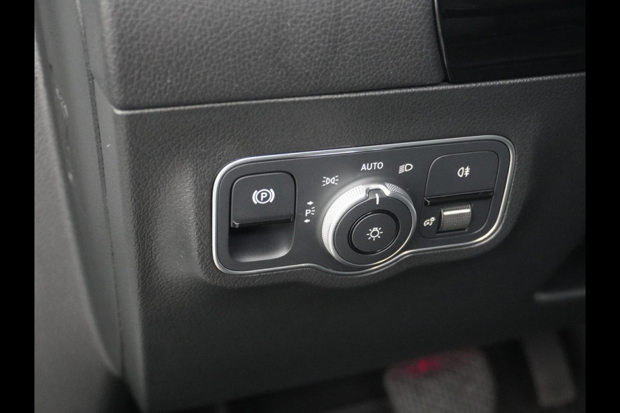 Mercedes-Benz EQA 250 Luxury Line 67 kWh LEDER | AMBILIGHT | CAMERA | PANORAMADAK | RIJKLAARPRIJS INCL. 12MND BOVAG