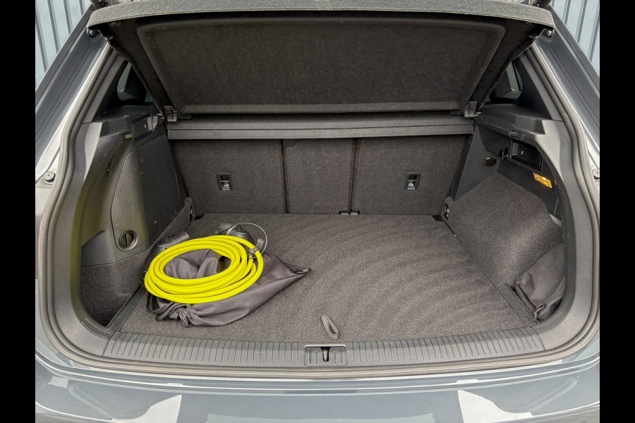 Volkswagen Tiguan 1.4 TSI eHybrid R-Line Business+ | Trekhaak wegkl. | Head Up | Keyless | Side Assist | Elk. A-klep | Prijs Rijklaar!! Volkswagen Tiguan 1.4 TSI eHybrid R-Line Business+ | Trekhaak wegkl. | Head Up | Keyless | Side Assist | Elk. A-klep | Prijs Rijklaar!!