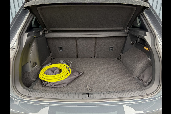 Volkswagen Tiguan 1.4 TSI eHybrid R-Line Business+ | Trekhaak wegkl. | Head Up | Keyless | Side Assist | Elk. A-klep | Prijs Rijklaar!! Volkswagen Tiguan 1.4 TSI eHybrid R-Line Business+ | Trekhaak wegkl. | Head Up | Keyless | Side Assist | Elk. A-klep | Prijs Rijklaar!!