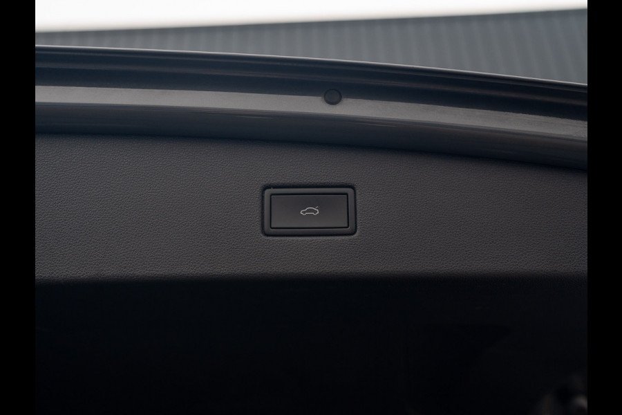 Volkswagen Tiguan 1.4 TSI eHybrid R-Line Business+ | Trekhaak wegkl. | Head Up | Keyless | Side Assist | Elk. A-klep | Prijs Rijklaar!! Volkswagen Tiguan 1.4 TSI eHybrid R-Line Business+ | Trekhaak wegkl. | Head Up | Keyless | Side Assist | Elk. A-klep | Prijs Rijklaar!!