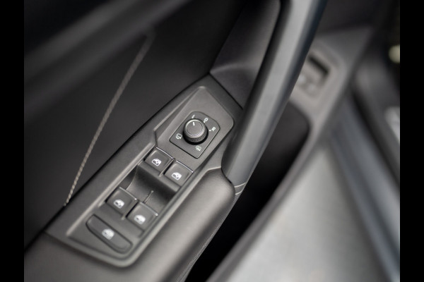 Volkswagen Tiguan 1.4 TSI eHybrid R-Line Business+ | Trekhaak wegkl. | Head Up | Keyless | Side Assist | Elk. A-klep | Prijs Rijklaar!! Volkswagen Tiguan 1.4 TSI eHybrid R-Line Business+ | Trekhaak wegkl. | Head Up | Keyless | Side Assist | Elk. A-klep | Prijs Rijklaar!!