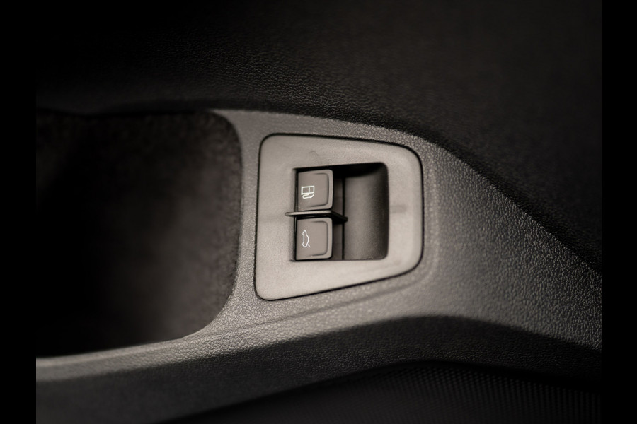 Volkswagen Tiguan 1.4 TSI eHybrid R-Line Business+ | Trekhaak wegkl. | Head Up | Keyless | Side Assist | Elk. A-klep | Prijs Rijklaar!! Volkswagen Tiguan 1.4 TSI eHybrid R-Line Business+ | Trekhaak wegkl. | Head Up | Keyless | Side Assist | Elk. A-klep | Prijs Rijklaar!!