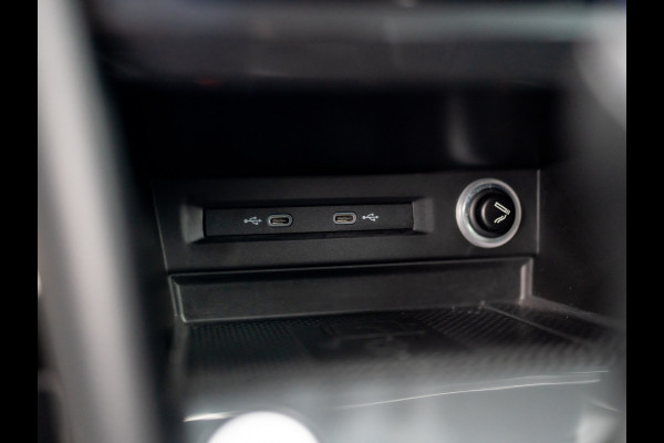 Volkswagen Tiguan 1.4 TSI eHybrid R-Line Business+ | Trekhaak wegkl. | Head Up | Keyless | Side Assist | Elk. A-klep | Prijs Rijklaar!! Volkswagen Tiguan 1.4 TSI eHybrid R-Line Business+ | Trekhaak wegkl. | Head Up | Keyless | Side Assist | Elk. A-klep | Prijs Rijklaar!!