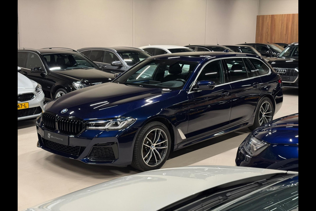 BMW 5 Serie Touring 530e 292PK M Pakket, Laser Led, Pano, Camera, Alcantara, Ambiënte Light, Hud, PDC, Dealer Onderhoud BMW 5 Serie Touring 530e 292PK M Pakket, Laser Led, Pano, Camera, Alcantara, Ambiënte Light, Hud, PDC, Dealer Onderhoud