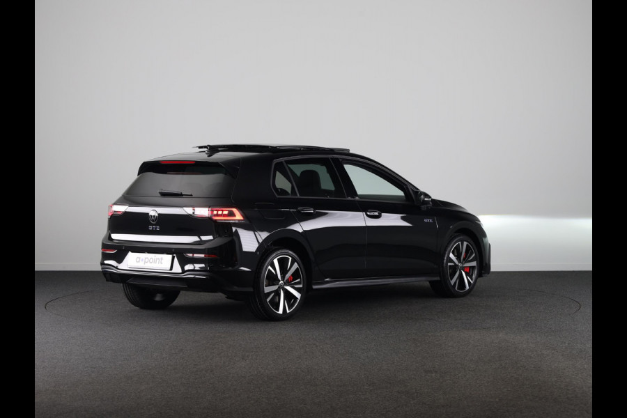 Volkswagen Golf 1.5 eHybrid GTE 272 pk Automaat (DSG) | Private lease vanaf € 782,- pm | Sportpakket | Panoramadak | Lederen bekleding | Elektr. trekhaak | Parkeersensoren | Blackstyle | Stoelverwarming |