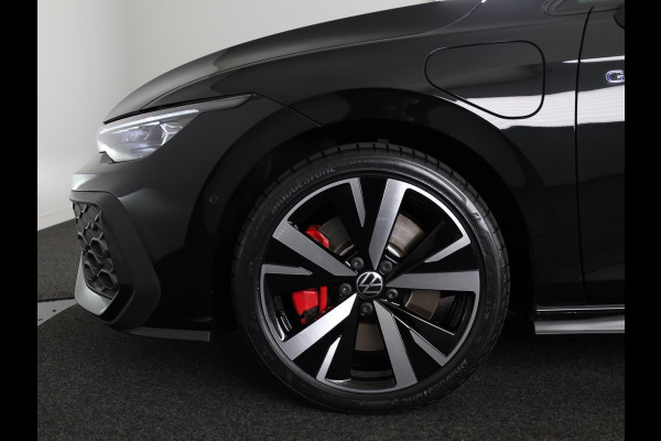 Volkswagen Golf 1.5 eHybrid GTE 272 pk Automaat (DSG) | Private lease vanaf € 782,- pm | Sportpakket | Panoramadak | Lederen bekleding | Elektr. trekhaak | Parkeersensoren | Blackstyle | Stoelverwarming |