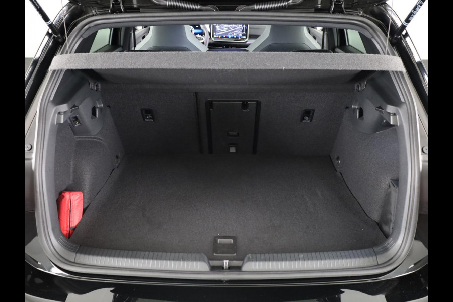 Volkswagen Golf 1.5 eHybrid GTE 272 pk Automaat (DSG) | Private lease vanaf € 782,- pm | Sportpakket | Panoramadak | Lederen bekleding | Elektr. trekhaak | Parkeersensoren | Blackstyle | Stoelverwarming |