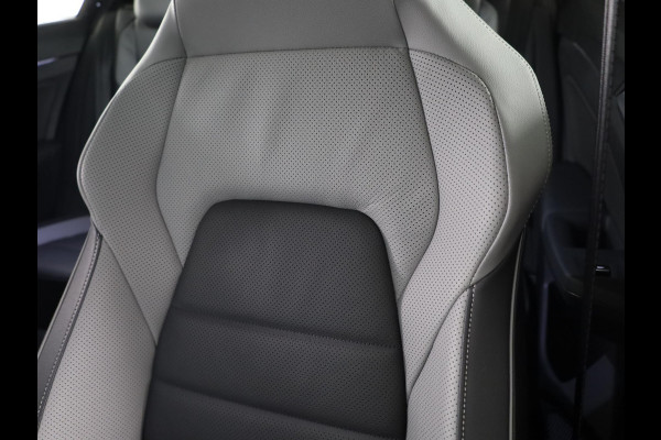 Volkswagen Golf 1.5 eHybrid GTE 272 pk Automaat (DSG) | Private lease vanaf € 782,- pm | Sportpakket | Panoramadak | Lederen bekleding | Elektr. trekhaak | Parkeersensoren | Blackstyle | Stoelverwarming |