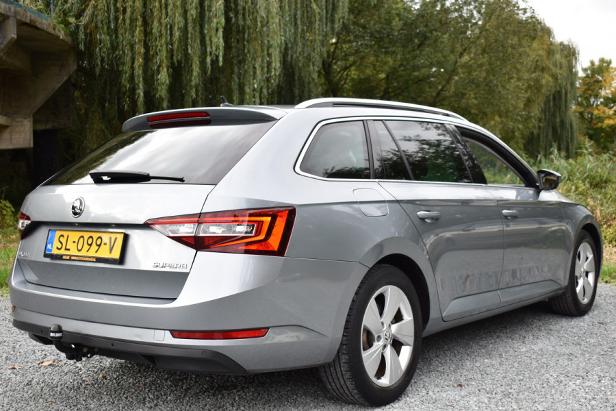 Škoda Superb Combi TSI ACT 150PK DSG AMBITION BUSINESS NAVI/CARPLAY/TREKHAAK/PANORAMADAK Škoda Superb Combi TSI ACT 150PK DSG AMBITION BUSINESS NAVI/CARPLAY/TREKHAAK/PANORAMADAK