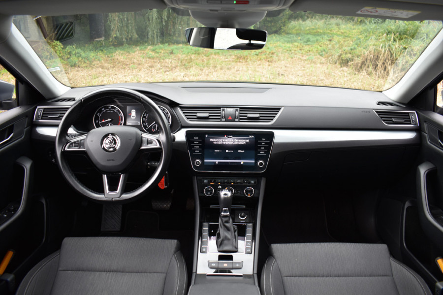 Škoda Superb Combi TSI ACT 150PK DSG AMBITION BUSINESS NAVI/CARPLAY/TREKHAAK/PANORAMADAK Škoda Superb Combi TSI ACT 150PK DSG AMBITION BUSINESS NAVI/CARPLAY/TREKHAAK/PANORAMADAK