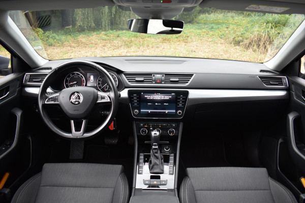 Škoda Superb Combi TSI ACT 150PK DSG AMBITION BUSINESS NAVI/CARPLAY/TREKHAAK/PANORAMADAK Škoda Superb Combi TSI ACT 150PK DSG AMBITION BUSINESS NAVI/CARPLAY/TREKHAAK/PANORAMADAK
