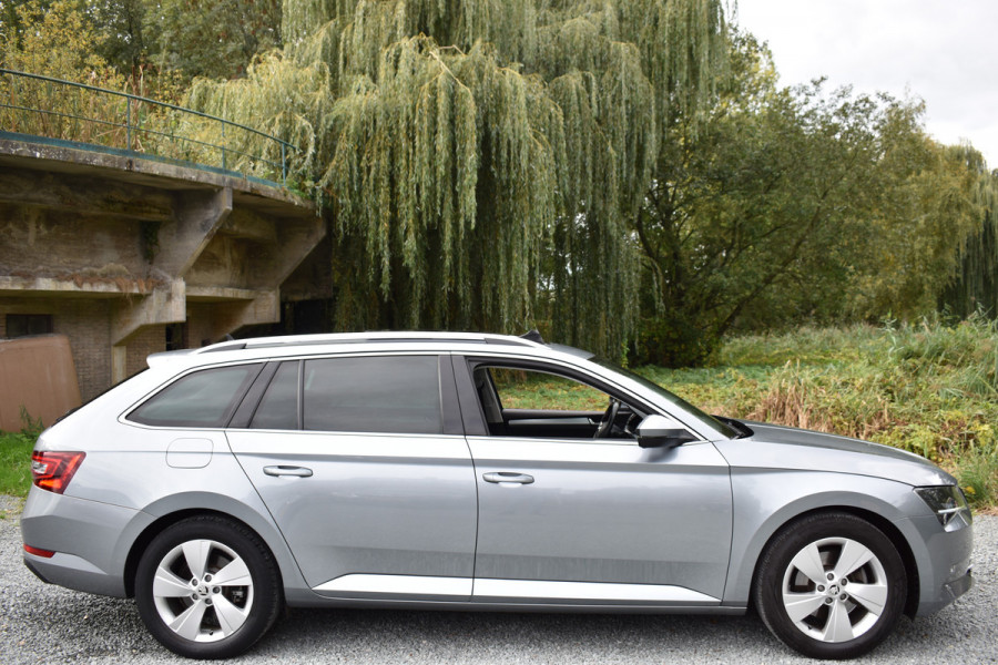 Škoda Superb Combi TSI ACT 150PK DSG AMBITION BUSINESS NAVI/CARPLAY/TREKHAAK/PANORAMADAK Škoda Superb Combi TSI ACT 150PK DSG AMBITION BUSINESS NAVI/CARPLAY/TREKHAAK/PANORAMADAK