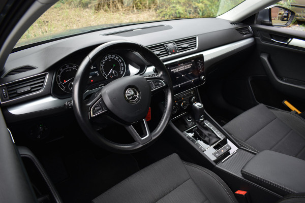 Škoda Superb Combi TSI ACT 150PK DSG AMBITION BUSINESS NAVI/CARPLAY/TREKHAAK/PANORAMADAK Škoda Superb Combi TSI ACT 150PK DSG AMBITION BUSINESS NAVI/CARPLAY/TREKHAAK/PANORAMADAK