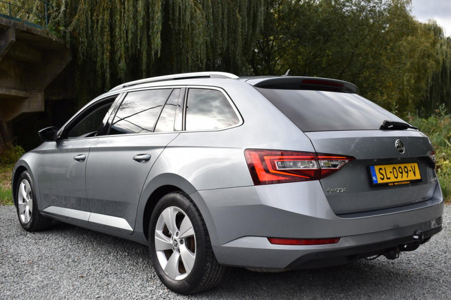 Škoda Superb Combi TSI ACT 150PK DSG AMBITION BUSINESS NAVI/CARPLAY/TREKHAAK/PANORAMADAK Škoda Superb Combi TSI ACT 150PK DSG AMBITION BUSINESS NAVI/CARPLAY/TREKHAAK/PANORAMADAK