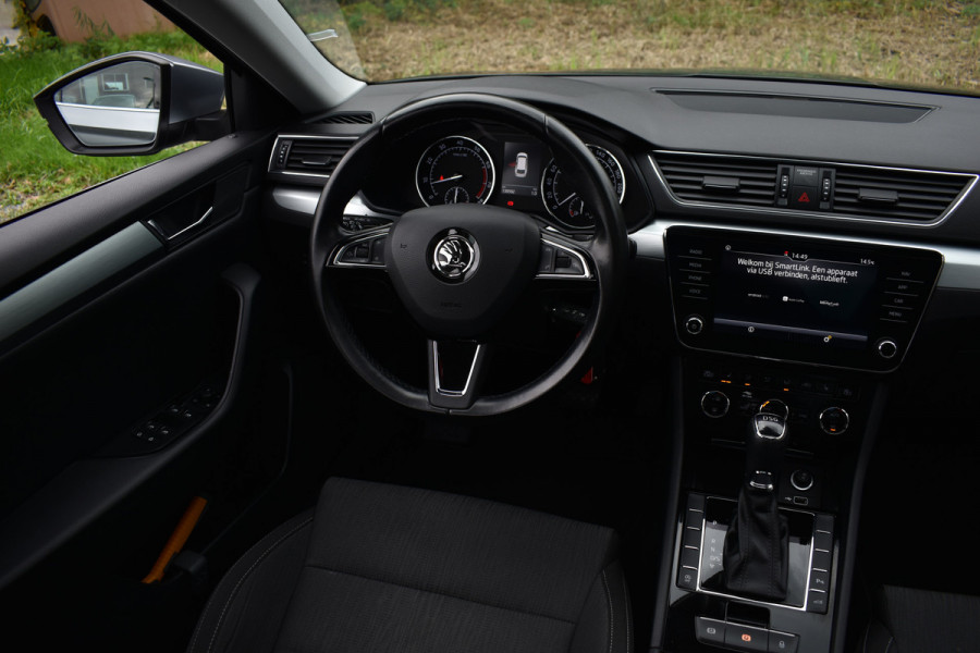 Škoda Superb Combi TSI ACT 150PK DSG AMBITION BUSINESS NAVI/CARPLAY/TREKHAAK/PANORAMADAK Škoda Superb Combi TSI ACT 150PK DSG AMBITION BUSINESS NAVI/CARPLAY/TREKHAAK/PANORAMADAK