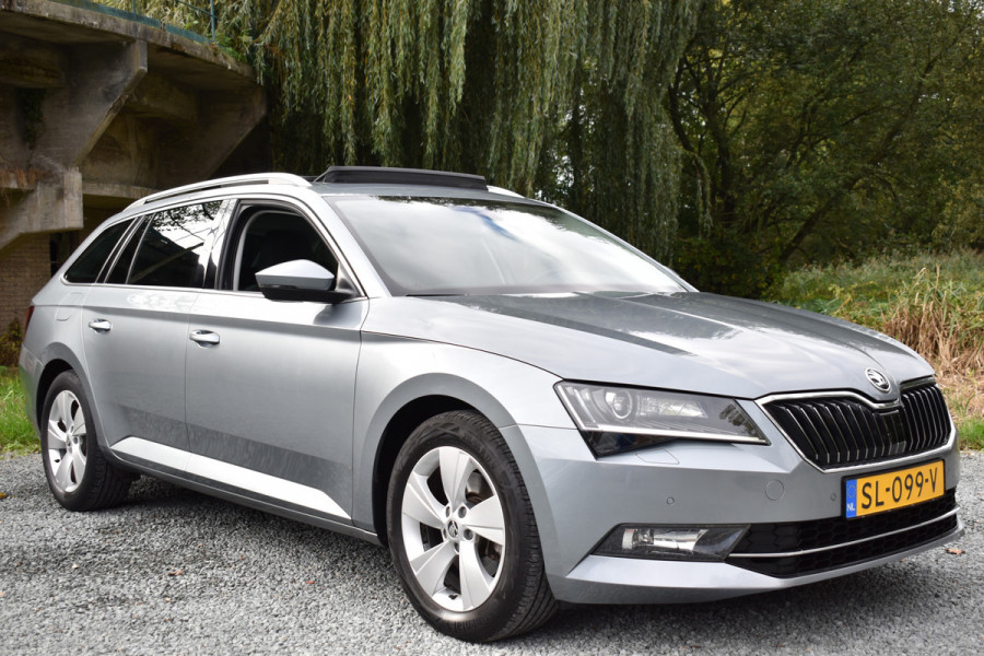 Škoda Superb Combi TSI ACT 150PK DSG AMBITION BUSINESS NAVI/CARPLAY/TREKHAAK/PANORAMADAK Škoda Superb Combi TSI ACT 150PK DSG AMBITION BUSINESS NAVI/CARPLAY/TREKHAAK/PANORAMADAK