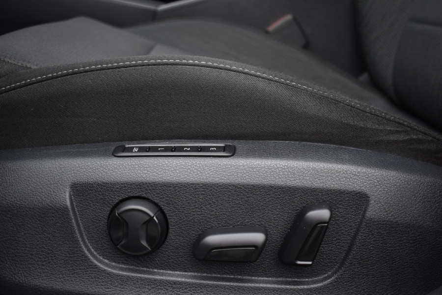 Škoda Superb Combi TSI ACT 150PK DSG AMBITION BUSINESS NAVI/CARPLAY/TREKHAAK/PANORAMADAK Škoda Superb Combi TSI ACT 150PK DSG AMBITION BUSINESS NAVI/CARPLAY/TREKHAAK/PANORAMADAK