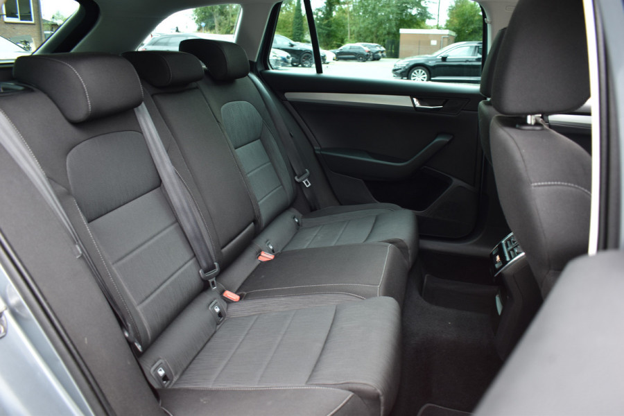 Škoda Superb Combi TSI ACT 150PK DSG AMBITION BUSINESS NAVI/CARPLAY/TREKHAAK/PANORAMADAK Škoda Superb Combi TSI ACT 150PK DSG AMBITION BUSINESS NAVI/CARPLAY/TREKHAAK/PANORAMADAK